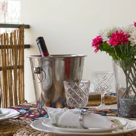 Апартаменты Cozy Gem 2br - 200mbps - 10 Min To Acropolis By Subway