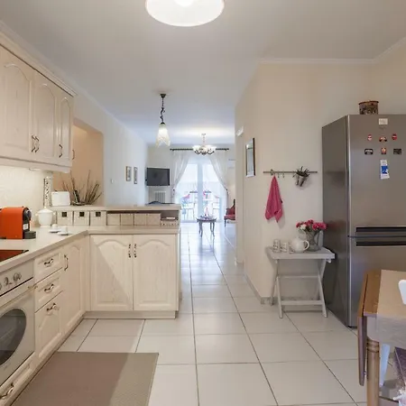 Cozy Gem 2br - 200mbps - 10 Min To Acropolis By Subway * Афины